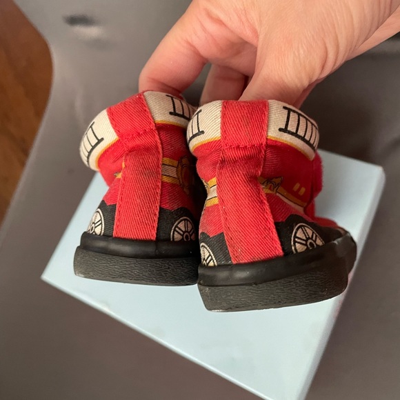 Cat & Jack Shoes Size 7 Cat And Jack Firetruck Hightop Sneakers